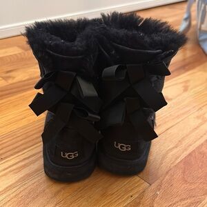 Ugg Bailey Bow Boot in black size girls size 12